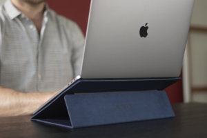 STERO: The World’s First 3-Second Laptop Sleeve Stand